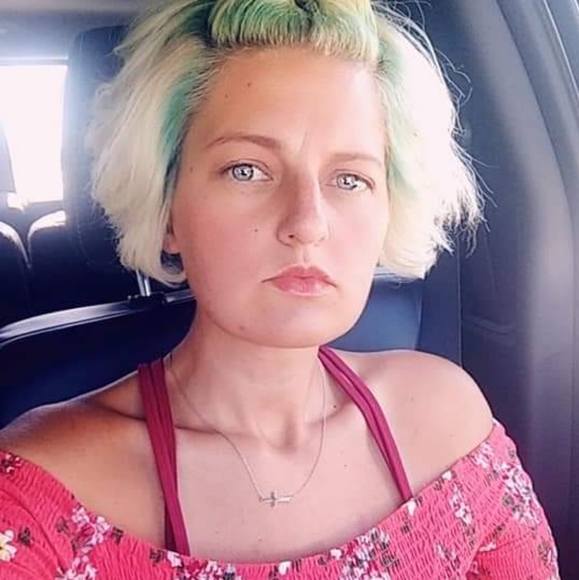 Meet your Posher, Katie - Picture 1 of 1